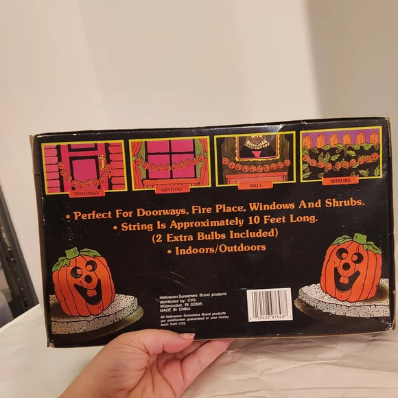 CVS Halloween Screamers Halloween String of Skulls Blow Mold 10 Lights - Picture 4 of 9